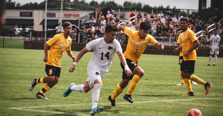 Want To Play Soccer Like The Pros? Check Out These Tips!